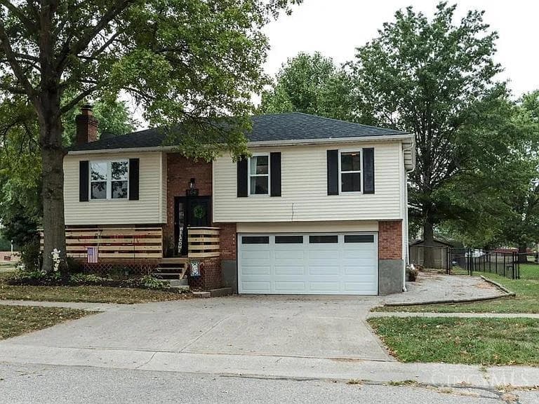 104 Circle Dr, Harrison OH — 3 bed, 2 bath